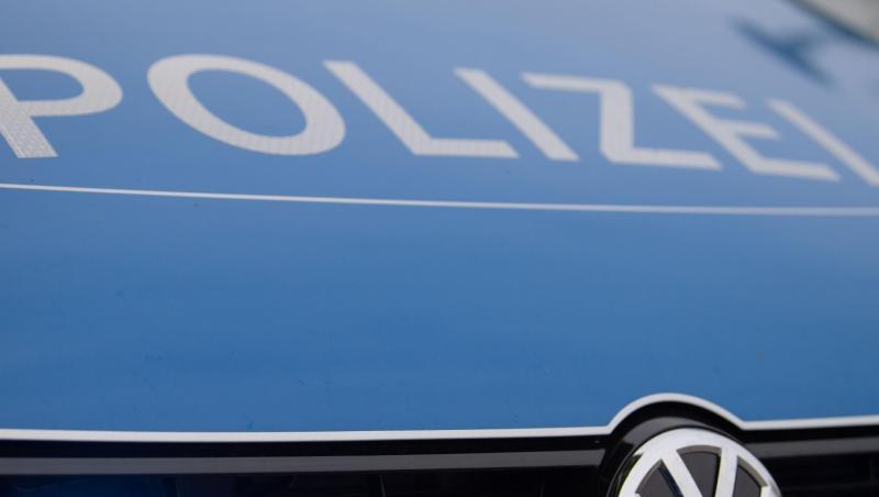 Ein Blaulicht leuchtet an einer Polizeistreife. Foto: Lino Mirgeler/dpa/Archivbild Ein Blaulicht leuchtet an einer Polizeistreife. Foto: Lino Mirgeler/dpa/Archivbild