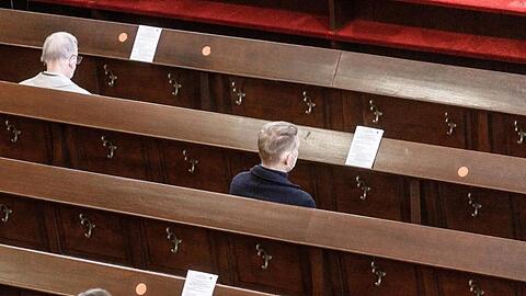 Immer mehr Menschen drehen der Kirche ihren Rücken zu. (Symbolbild).