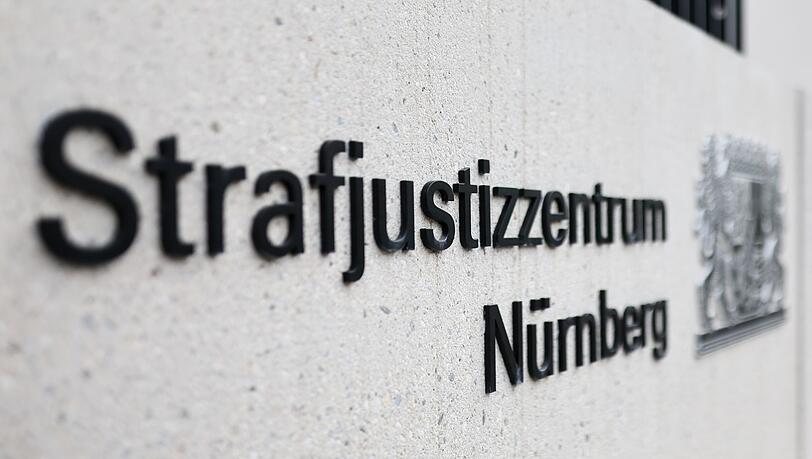 Die beiden Angeklagten, Mutter und Sohn, sollen für 1.500 Euro einen Mord in Auftrag gegeben haben. (Archivbild)