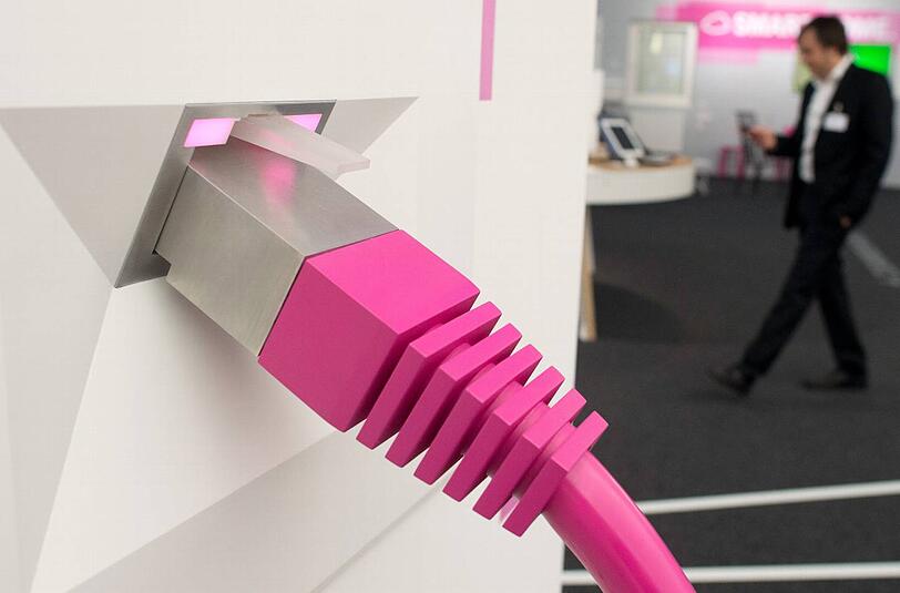 Die Telekom will die Internet-Geschwindigkeit drosseln. Das sorgt für Kritik.
