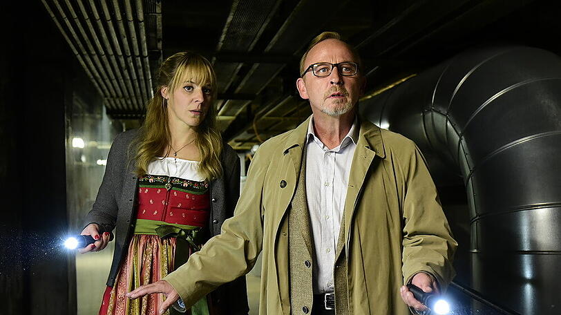"München Mord: Die ganze Stadt ein Depp": Angelika Flierl (Bernadette Heerwagen) und Ludwig Schaller (Alexander Held) im Keller der Musikhochschule.