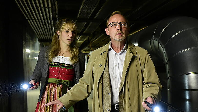 "München Mord: Die ganze Stadt ein Depp": Angelika Flierl (Bernadette Heerwagen) und Ludwig Schaller (Alexander Held) im Keller der Musikhochschule. "München Mord: Die ganze Stadt ein Depp": Angelika Flierl (Bernadette Heerwagen) und Ludwig Schaller (Alexander Held) im Keller der Musikhochschule.