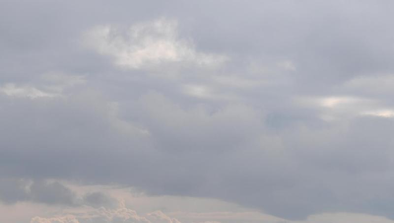Dunkle Wolken ziehen über Felder. Foto: Angelika Warmuth/dpa/Archivbild Dunkle Wolken ziehen über Felder. Foto: Angelika Warmuth/dpa/Archivbild