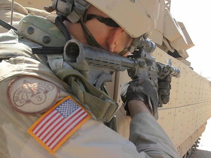 Die Heimat geht auf Distanz: Ein US-Soldat während eines Einsatzes im Nordirak