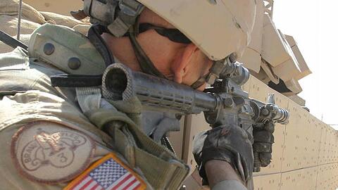 Die Heimat geht auf Distanz: Ein US-Soldat während eines Einsatzes im Nordirak