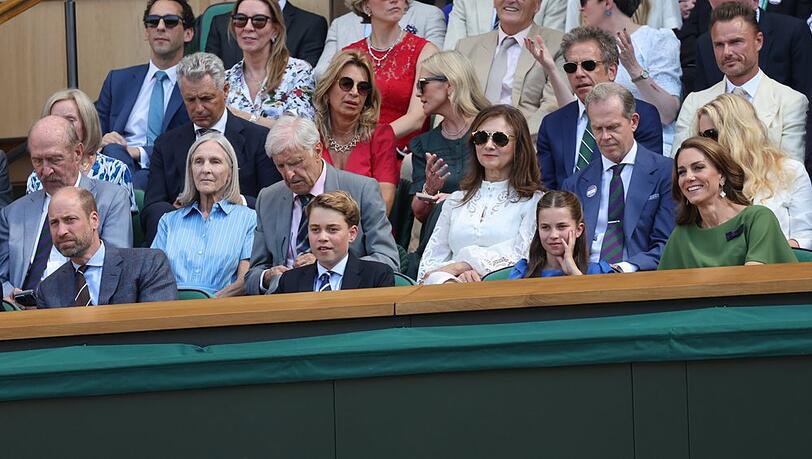Prinz William, Prinz George, Prinzessin Charlotte und Prinzessin Kate in der Royal Box beim Wimbledon-Finale. Prinz William, Prinz George, Prinzessin Charlotte und Prinzessin Kate in der Royal Box beim Wimbledon-Finale.