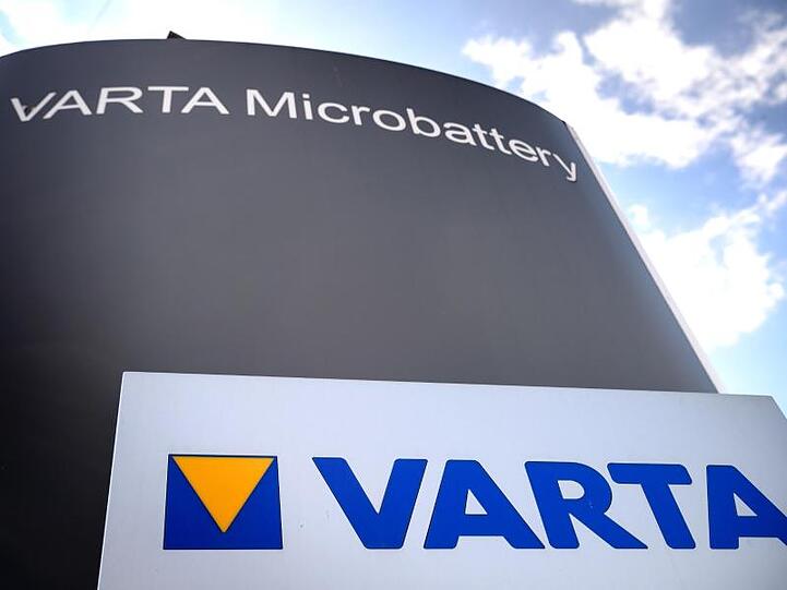 Wegen der guten Geschäftsentwicklung hebt Varta auch seine Jahresprognose nochmals an.