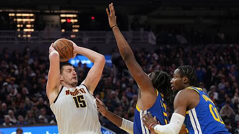 Nikola Jokic (l) war der Matchwinner für die Denver Nuggets.