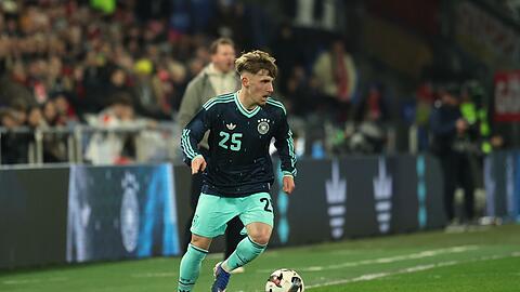 Dynamisch am Ball: Deb&uuml;tant Lennart Karl.