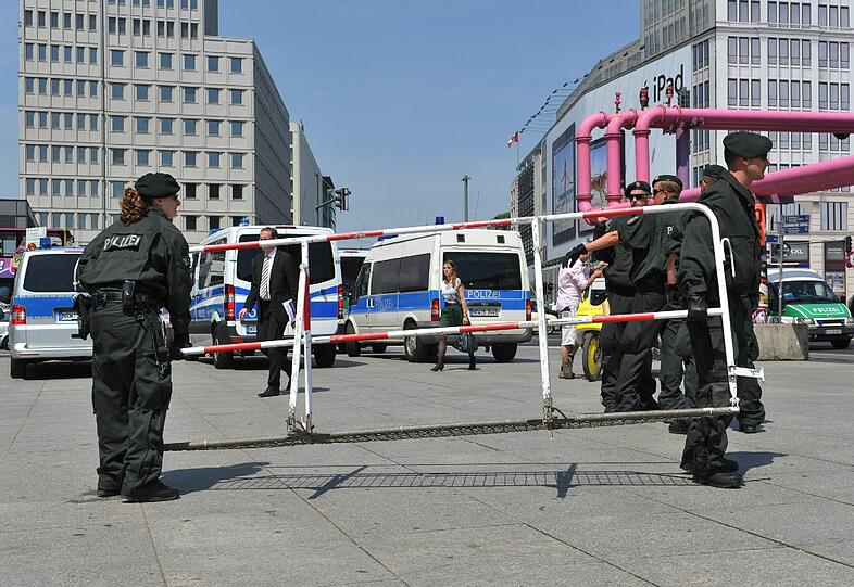 Berlin rüstet auf: Vor dem Besuch des US-Präsidenten Barack Obama gleicht Berlin einer Festung. Sehen Sie hier die Bilder!
