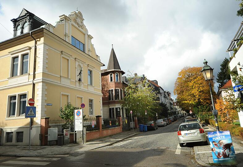 Direkt am Englischen Garten &ndash; Seestraße: 10.750 Euro/m2 Die Wertsteigerung in der Seestraße beurteilen Experten als &bdquo;außergewöhnlich gut&ldquo;. Zwischen Englischen Garten und Werneck-Schlössl hat sie einen beachtlichen Altbaubestand. Wer in der Seestraße kauft, zahlt bis zu 10.750 Euro pro Quadratmeter. Mietpreise gehen bis 22 Euro pro Quadratmeter.