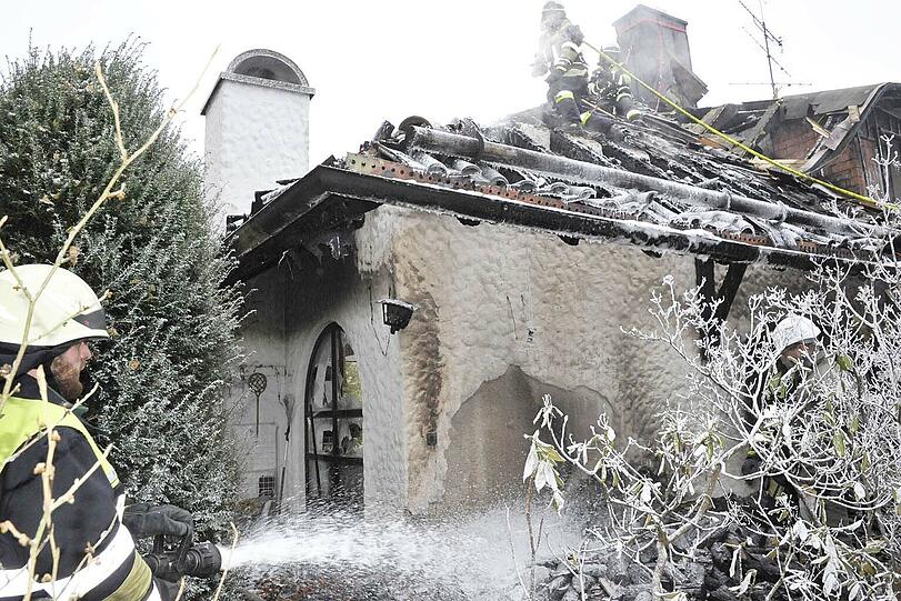 Bei einem Hausbrand in Gräfelfing enstand am Donnerstag hoher Sachschaden.