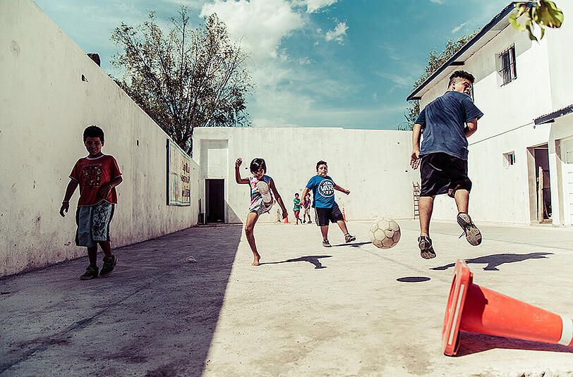 Gewinner in der Kategorie "Kampagne": Sebastian Gil Miranda. Er dokumentierte die Arbeit des sozialen Projekts Uniendo Caminos, das Kindern aus dem Problemviertel La Carcova in Buenos Aires hilft.