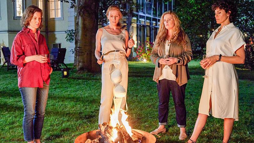 "Tage, die es nicht gab": Was haben die vier Freundinnen mit dem Tod des sadistischen Direktors einer Eliteschule zu tun?