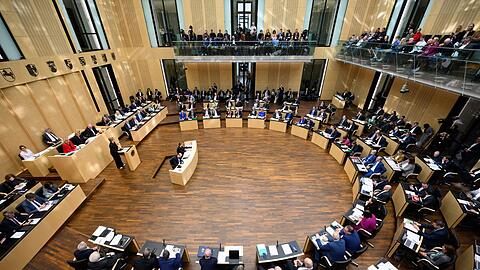 Der Bundesrat stimmt der Grundgesetzänderung für das Finanzpaket zu.