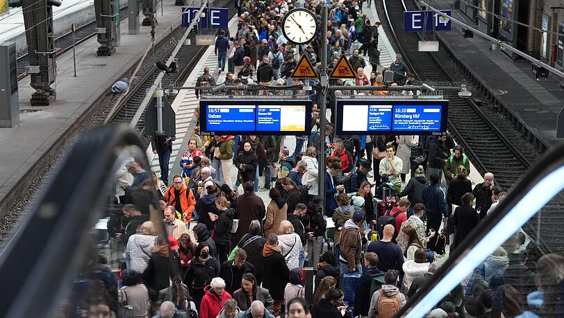 Jeden Tag fahren hunderte Züge am Hamburger Hauptbahnhof.