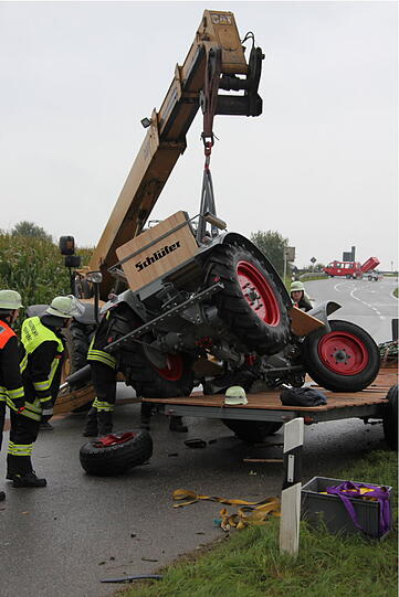 Crash mit Traktor: Die Bilder.