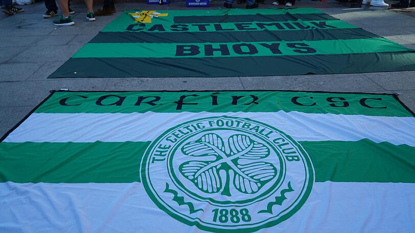Auf dem Marienplatz feiern bereits die Celtic-Fans.
