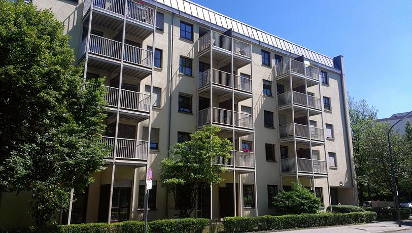 Schreckliche Tat im BRK-Heim am Westkreuz: Ein 85 Jahre alter Mann hat seine 89-jährige Mitbewohnerin erschlagen. Schreckliche Tat im BRK-Heim am Westkreuz: Ein 85 Jahre alter Mann hat seine 89-jährige Mitbewohnerin erschlagen.