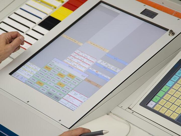 Das neue elektronische Kontrollstreifensystem der Deutschen Flugsicherung wurde vorläufig durch seinen Vorgänger ersetzt.