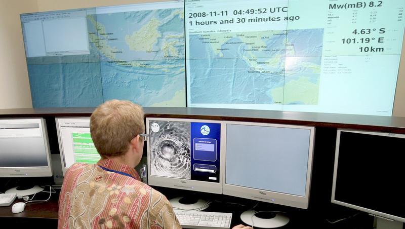 In Indonesien ist ein deutsches Tsunami-Frühwarnsystem in Betrieb. Nach einem schweren Beben wurde jetzt eine Tsunami-Warnung ausgesprochen. In Indonesien ist ein deutsches Tsunami-Frühwarnsystem in Betrieb. Nach einem schweren Beben wurde jetzt eine Tsunami-Warnung ausgesprochen.