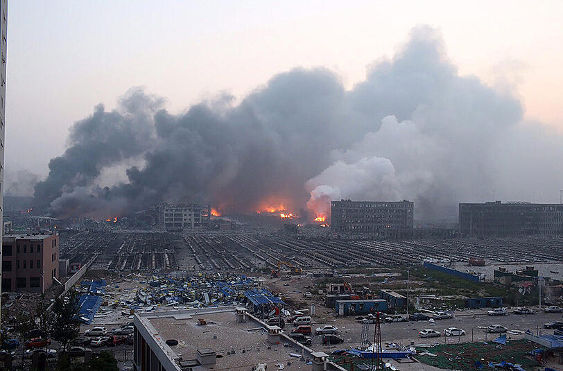 Eine gigantische Explosion hat die chinesische Hafenstadt Tianjin erschüttert. Es gibt zahlreiche Tote und Verletzte.
