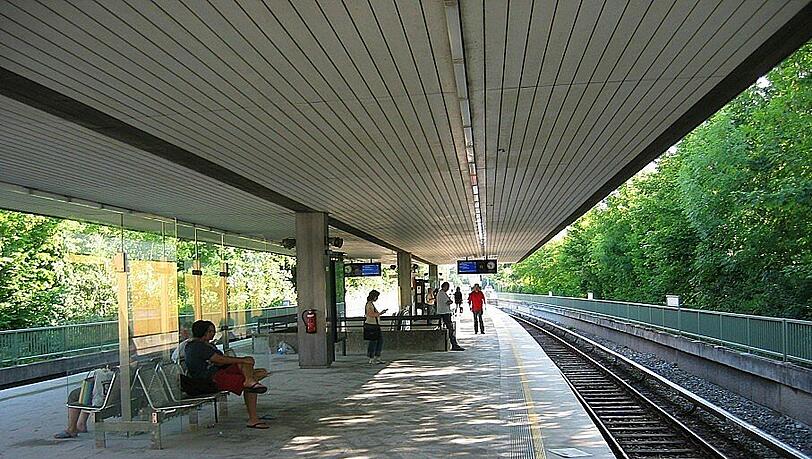 Die Bauarbeiten an der U-Bahn-Trasse zwischen Studentenstadt und Kieferngarten werden ab Mai 2014 fortgesetzt. Die Bauarbeiten an der U-Bahn-Trasse zwischen Studentenstadt und Kieferngarten werden ab Mai 2014 fortgesetzt.