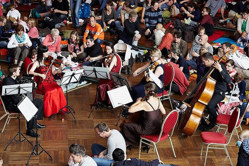 Hier geht's zum "Babykonzert" für Familien.
