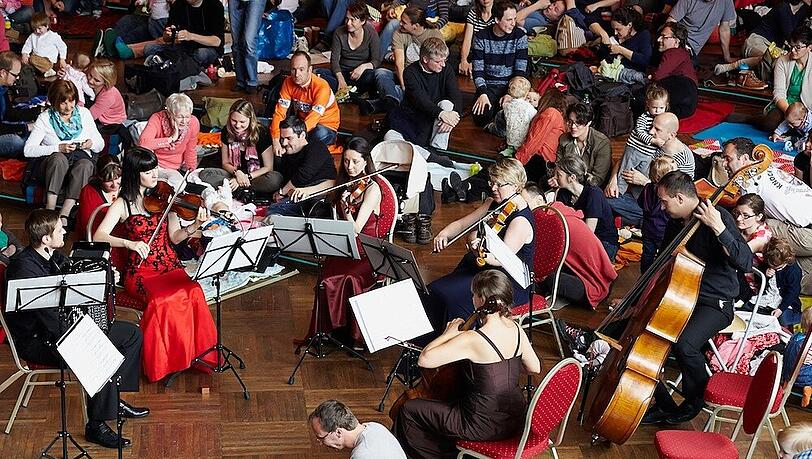 Hier geht's zum "Babykonzert" für Familien. Hier geht's zum "Babykonzert" für Familien.