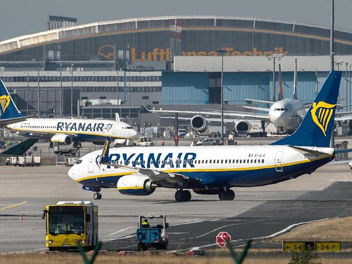 Ryanair ist der größte Billigflieger Europas. Er fliegt mit seinen einheitlichen Boeing 737-Maschinen mehr als 215 Flughäfen in 37 Ländern an.