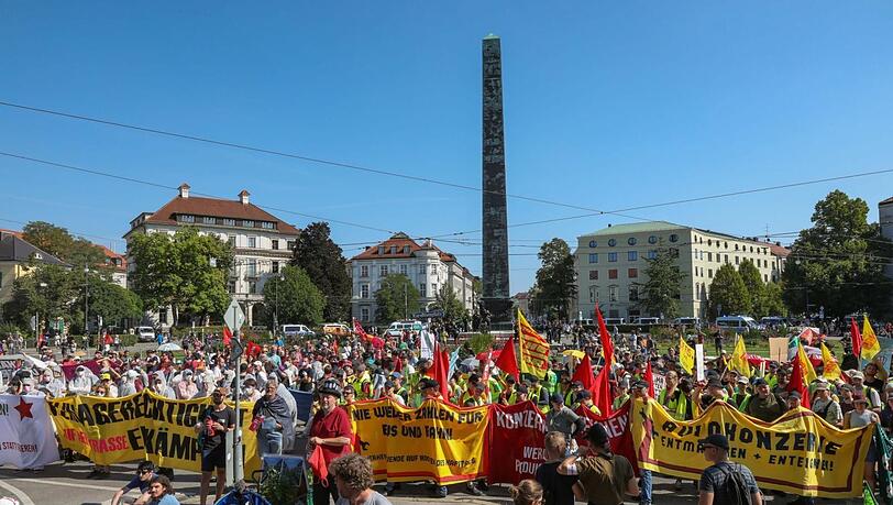 Die #blockIAA Großdemo am Sonntag in München. Laut den Organisatoren waren rund 3500 Leute dabei, die Polizei spricht von 2500.