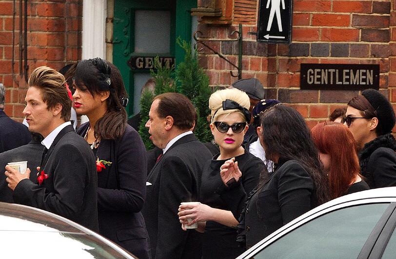 Unter den Trauernden war auch Kelly Osbourne.