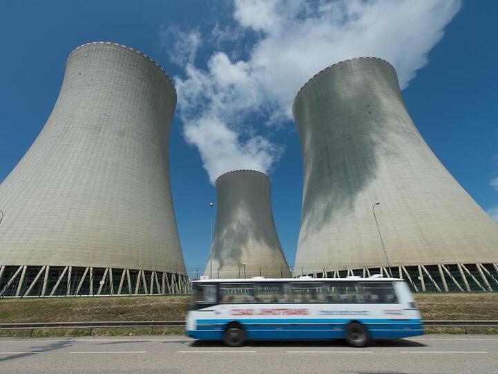 Die Kühltürme des tschechischen Atomkraftwerks Temelin.