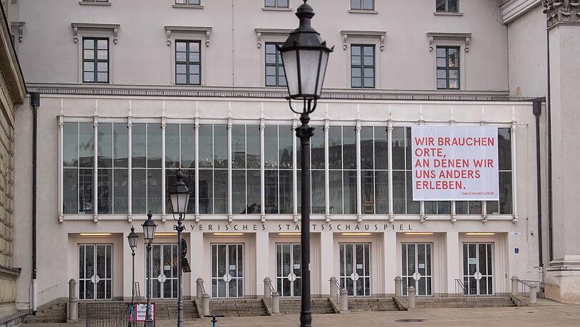 Im Münchner Residenztheater startet die neue Spielzeit.