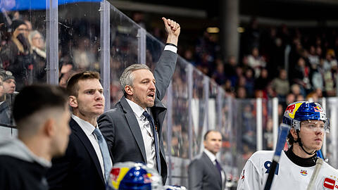 Kann mit der bisherigen Ausbeute beim EHC Red Bull München nicht zufrieden sein: Coach Max Kaltenhauser.