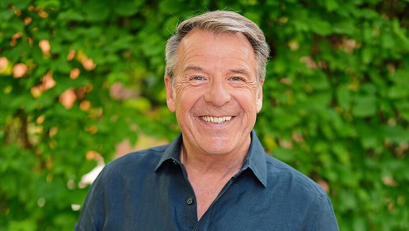So kennt man Schlagerstar Patrick Lindner: Immer mit einem herzlichen Lächeln im Gesicht. Am Samstag feiert der Münchner seinen 65. Geburtstag mit Freunden auf der Wiesn.