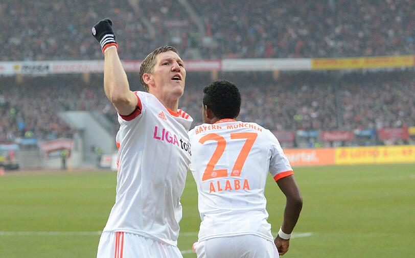 BASTIAN SCHWEINSTEIGER: Note 4. Erkrankung überstanden. So gab er beim Club den Kapitän anstelle von Lahm. Gefährlicher Distanzschuss (40.). Legte sich mit Ex-Löwe Gebhart an, sah Gelb wegen Rangelns (58.).
