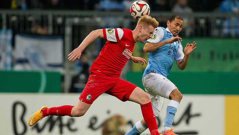 Daylon Claasen (re.) gelang gegen Freiburg nicht viel. Daylon Claasen (re.) gelang gegen Freiburg nicht viel.