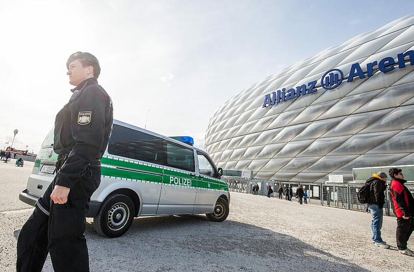 Am Dienstag sorgen rund um die Allianz Arena doppelt so viele Polizisten wie gewöhnlich für Sicherheit.