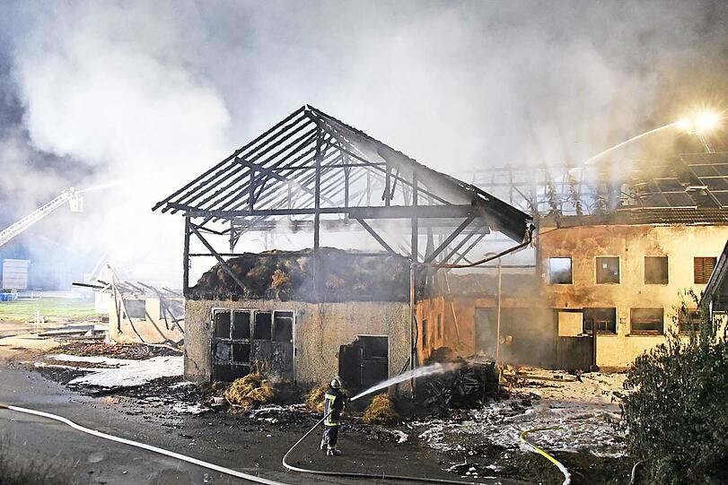 Bei dem Brand in Edling wurde der komplette Bauernhof ein Raub der Flammen.