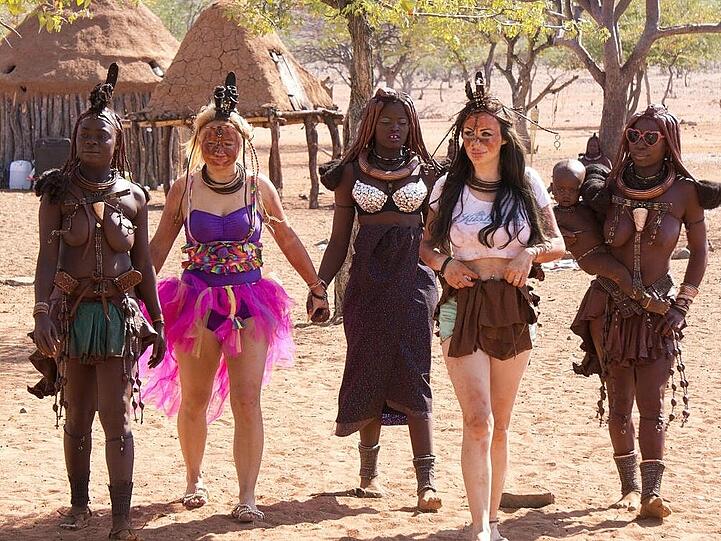 Von Ziegenjagd bis Zickenkrieg: die Show "Wild Girls"