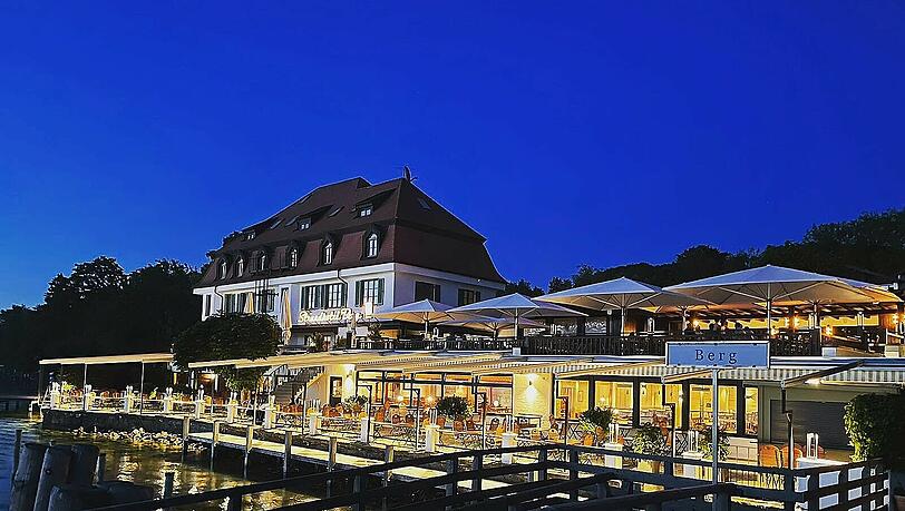 Im Strandhotel Berg wird die Hochzeitsfeier stattfinden. Im Strandhotel Berg wird die Hochzeitsfeier stattfinden.
