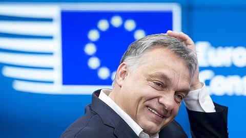 Nicht drinnen, nicht draußen: Die Europäische Volkspartei (EVP) hat die Mitgliedschaft der rechtsnationalen ungarischen Fidesz-Partei von Ministerpräsident Viktor Orban vorerst auf Eis gelegt.