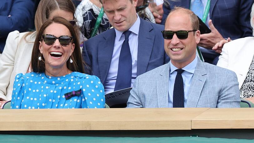 Prinzessin Kate ist Stammgast beim Tennisturnier in Wimbledon. Ihr Ehemann Prinz William begleitet sie dorthin nicht mehr so oft - vielleicht, weil sie in der Sportart die Nase vorn haben soll.