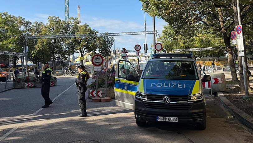 Alle Zugänge sind derzeit polizeilich gesichert.