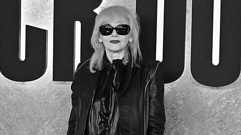 Die Musikwelt trauert um die Modedesignerin Pam Hogg. Sie kleidete zahlreiche Künstler und Promis ein.