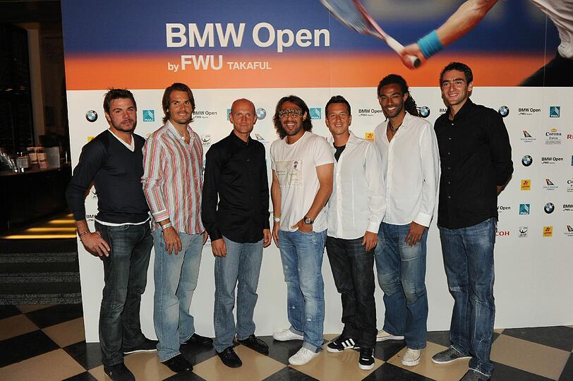 Die Team Players...