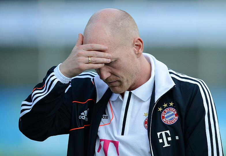 Eine Stunde und sechs Minuten trainieren die Bayern-Profis vor 1000 Fans im Stadio Comunale von Arco. Sieben Jugendspieler sind mit von der Partie - und ein Verletzter geht hervor.