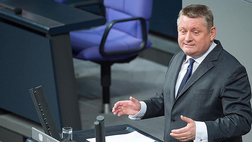Gesundheitsminister Hermann Gröhe hat seinen Gesetzentwurf zur Pflegereform vorgelegt. Gesundheitsminister Hermann Gröhe hat seinen Gesetzentwurf zur Pflegereform vorgelegt.