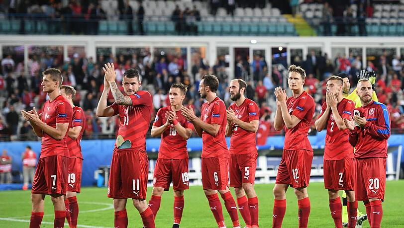 Die tschechische Nationalmannschaft nach dem letzten Gruppenspiel bei der EM in Frankreich gegen die Türkei. Die tschechische Nationalmannschaft nach dem letzten Gruppenspiel bei der EM in Frankreich gegen die Türkei.